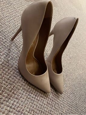 L’Intervalle Classic Nude Pointed-Toe High Heels